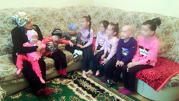 Из-за невнимательности чиновников у приёмной матери забрали восемь детей-инвалидов