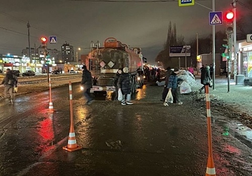 В Нефтяниках грузовик насмерть сбил женщину