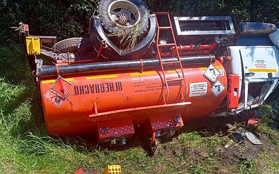 В Старожиловском районе бензовоз выехал на встречку и устроил ДТП