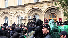 Совбез Абхазии обсуждает беспорядки в Сухуме