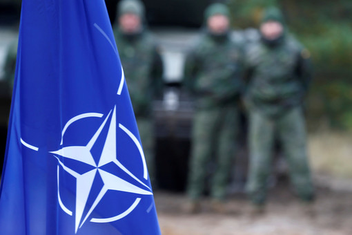 Япония и НАТО выразили обеспокоенность усилением военного сотрудничества России и Китая