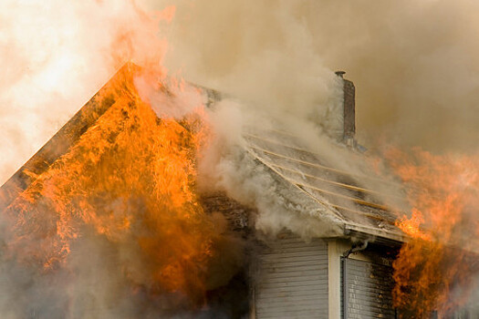 Пожар произошел в доме под Иркутском, как минимум один человек погиб