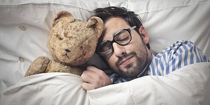 Психолог рекомендовал парам на время самоизоляции спать раздельно