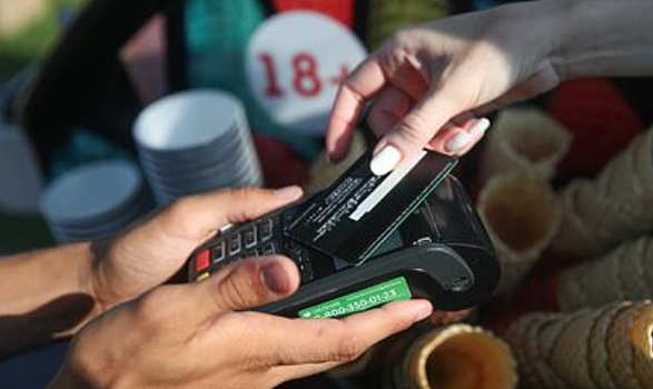 Россиянам предложили открыть карты дистанционно в одной стране