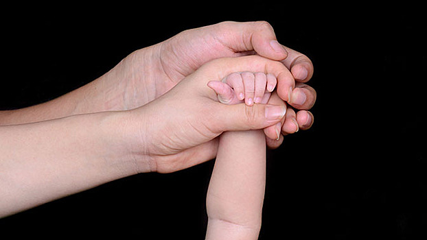 В РФ упростили процедуру усыновления детей