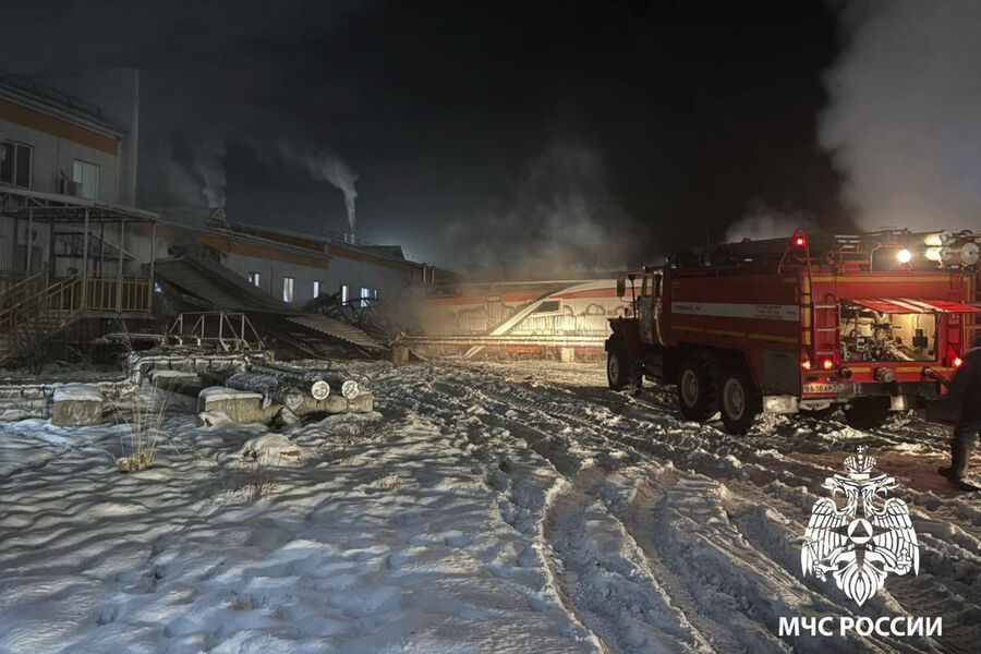 В Тыве вспыхнул крупный пожар в здании Межегей угля
