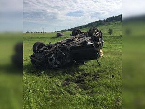 На трассе в Башкирии двое молодых мужчин погибли в перевернувшейся машине