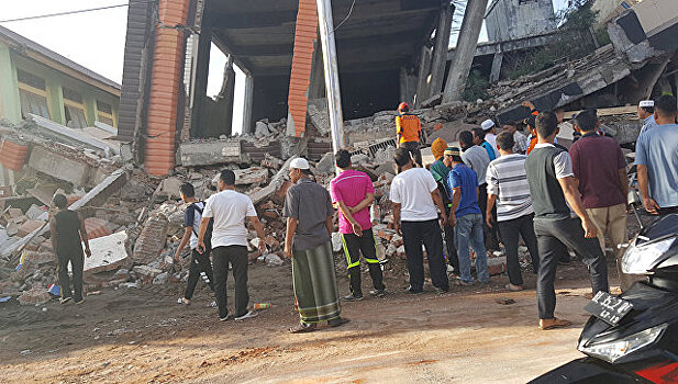 Число жертв землетрясения на Суматре выросло до 99 человек