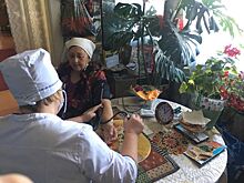 Специалисты "мобильных бригад" помогают гражданам на самоизоляции в покупке продуктов и медикаментов