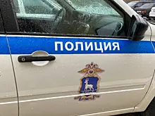 В Самарской области водитель иномарки угодил в снежные заносы и застрял на дороге