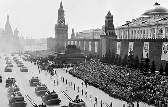 20 лет спустя: Парад Победы №2 в фотохронике ТАСС