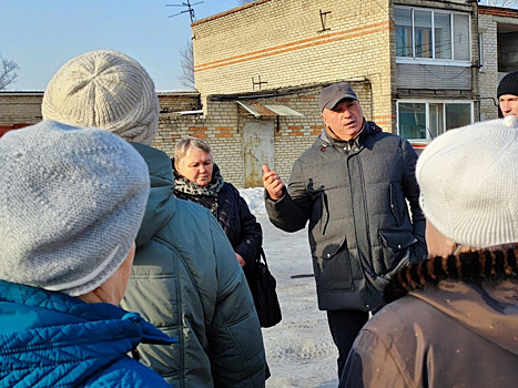 Исполнение наказов избирателей в Заводском проверил депутат Заксобрания