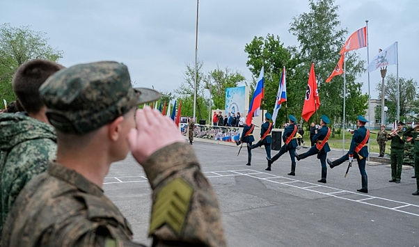 400 юных волгоградцев стали участниками военно-патриотической смены