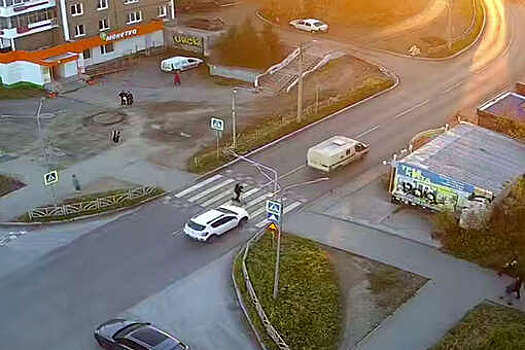 В Первоуральске машина сбила самокатчика на пешеходном переходе