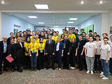 Дмитрий Махонин встретился с участниками чемпионата "Профессионалы"