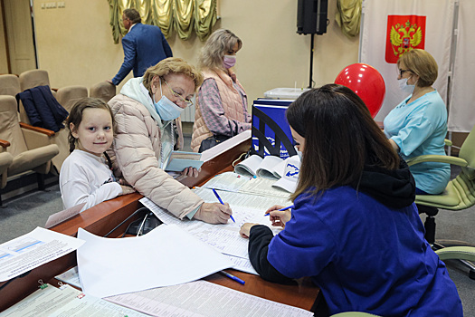 Главврач Балашихинской больницы ознакомился с работой участка на предварительном голосовании «Единой России»