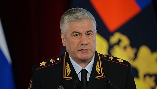 Колокольцев не нашел криминала в ситуации с Навальным