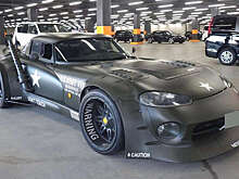 В США спорткар Dodge Viper стилизовали под военный автомобиль