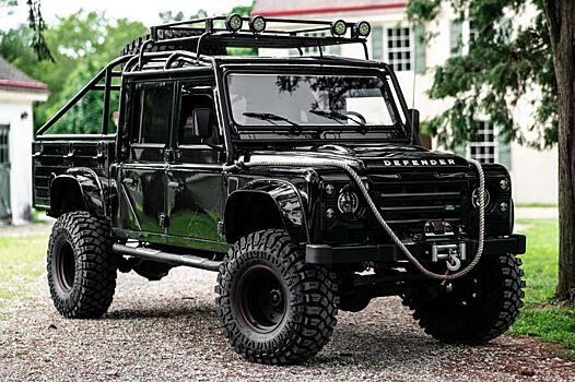 На продажу выставили Land Rover Defender, стилизованный под внедорожник из фильма про Джеймса Бонда