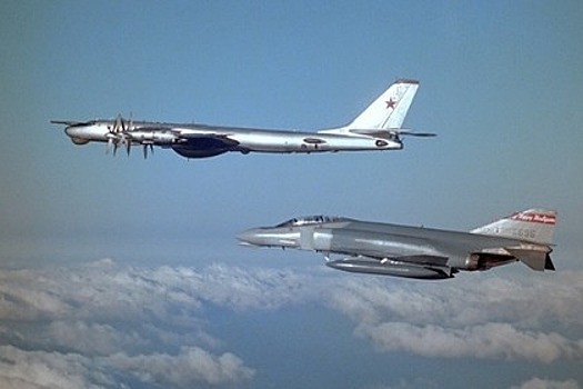 Раскрыта история «бочки» истребителя ВВС США вокруг Ту-95