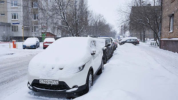Эвакуацию машин назвали необходимой при уборке снега