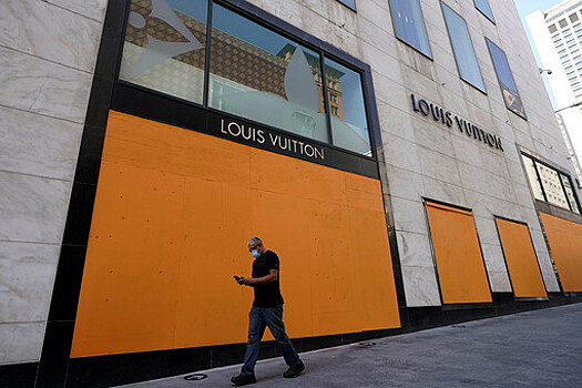 ANSA: в Риме ограбили магазин Louis Vuitton