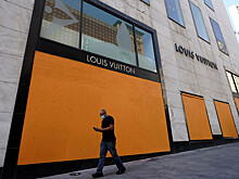 ANSA: в Риме ограбили магазин Louis Vuitton