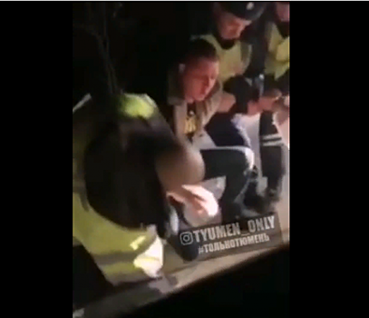 В Тюмени сотрудники ДПС избили трезвого водителя и его жену