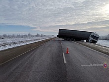 В Волгоградской области насмерть разбился водитель фуры