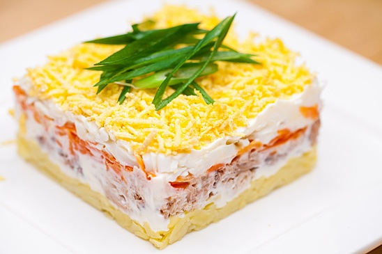 Душевные блюда советской кухни: оливье, заливное, орешки и не только