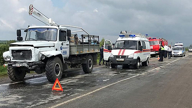 В Тюменской области четыре человека погибли в ДТП с грузовиком