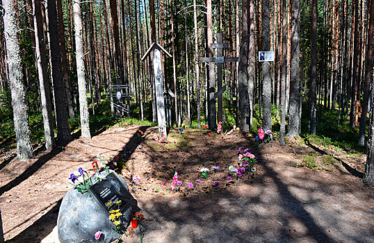 Власти Карелии опровергли данные о пересмотре статуса мемориального кладбища "Сандармох"
