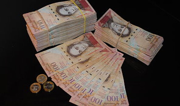 Доллар на "черном рынке" Венесуэлы впервые перевалил за 200 тыс боливаров
