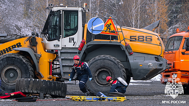 Спасатели жгли "БелАЗ" и морально поддерживали манекен после условного землетрясения в Кузбассе