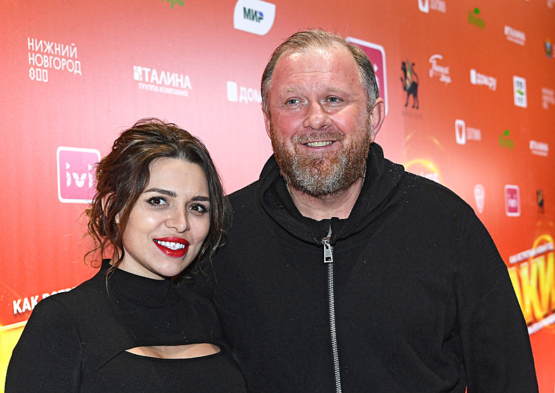 Телевизионный шеф-повар Константин Ивлев расстался с супругой Валерией Куденковой. Пара официально расторгла брак в октябре. 