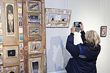 В Приморском отделении Союза художников России открылась «самая сумасшедшая» выставка