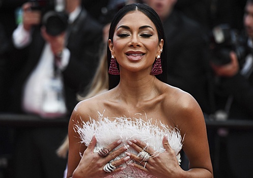 44-летняя Николь Шерзингер опубликовала свежие снимки в бикини