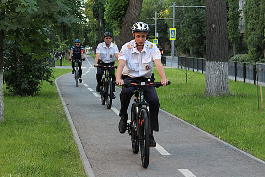 Полицейских Саратова пересадили на велосипеды