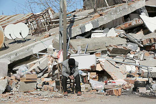 Число жертв при землетрясениях в Турции выросло