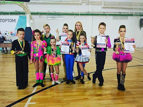 Юные танцоры из Бибирева завоевали восемь медалей на соревнованиях по акробатическому рок-н-роллу