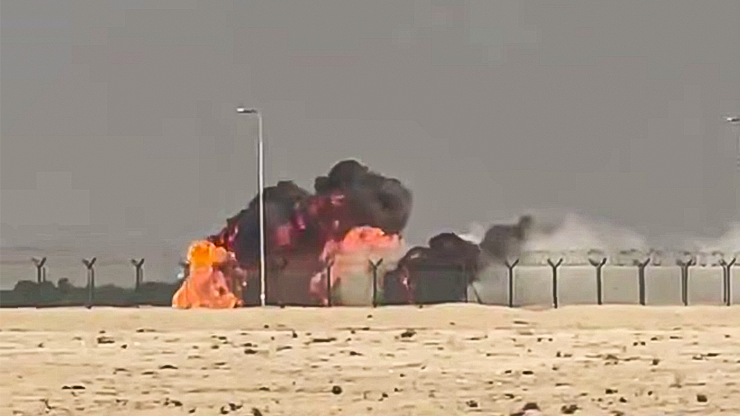 На авиавыставке в Дубае разбился самолет