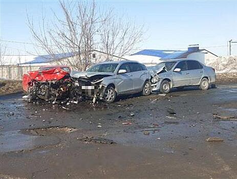 Три человека пострадали при массовом ДТП под Тольятти