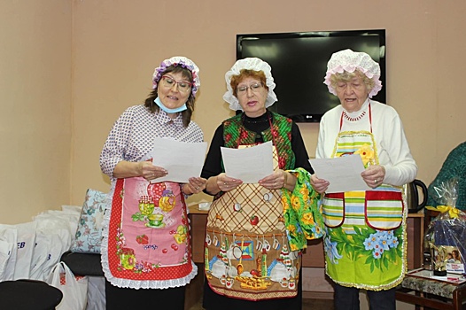 Для жительниц Октябрьского района Екатеринбурга устроили концерт в честь Дня матери