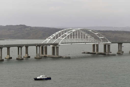 Движение автотранспорта по Крымскому мосту восстановили спустя два часа