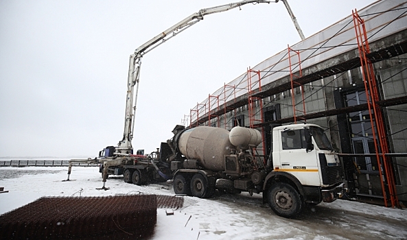 Амфитеатр на набережной в Волгограде накрыли шатром