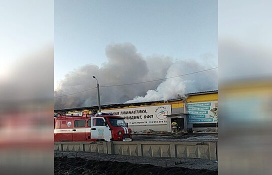 На Копейском шоссе полностью выгорел детский центр гимнастики