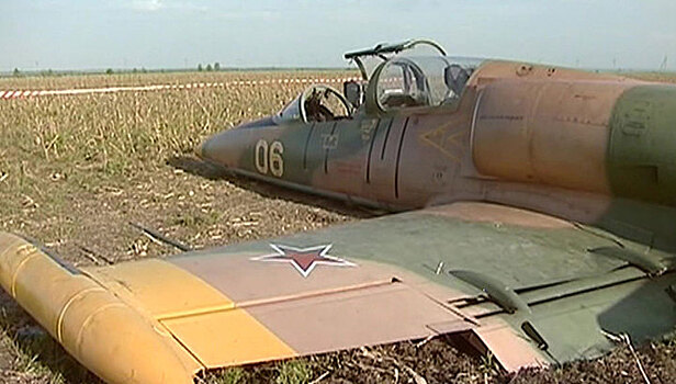 Курсант в РФ посадил самолет без шасси и двигателя