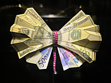 Бабочки летают, бабочки: в ГИМ открылась бриллиантовая выставка