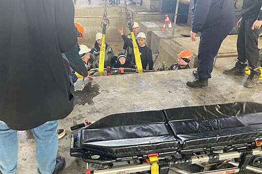 В Подмосковье спасли рабочего, упавшего в технический отсек на заводе