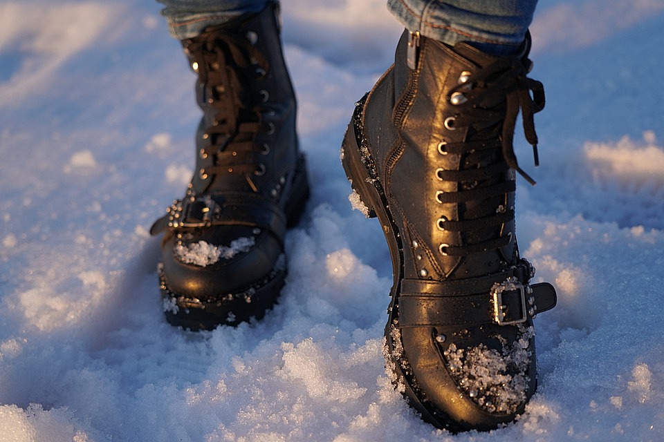 Как ухаживать за обувью зимой: инструкция